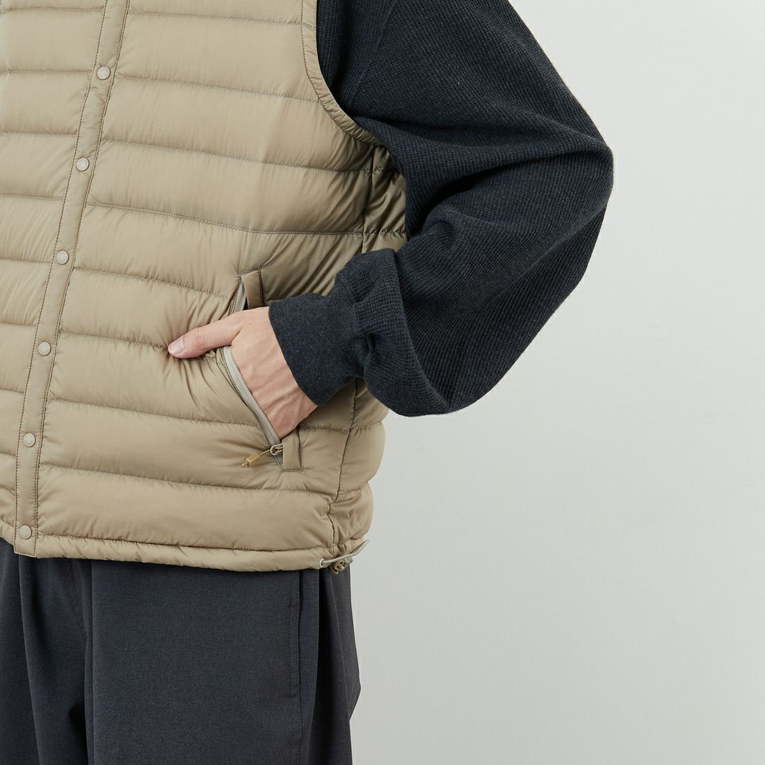 DANTON [ダントン] インナーダウン クルーネックベスト [DT-A0026RRT] SAND BEIGE &&モデル身長：168cm 着用サイズ：M&&