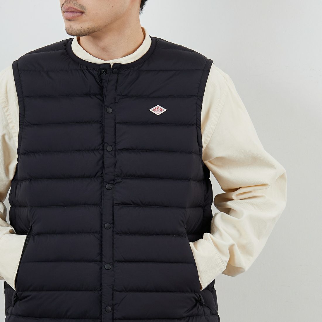 DANTON [ダントン] インナーダウン クルーネックベスト [DT-A0026RRT] BLACK &&モデル身長：168cm 着用サイズ：M&&
