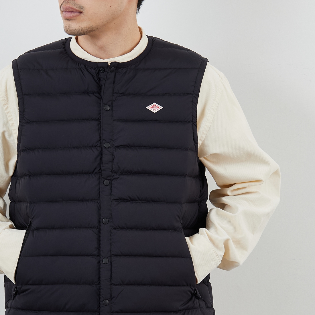 DANTON [ダントン] インナーダウン クルーネックベスト [DT-A0026RRT] BLACK &&モデル身長：168cm 着用サイズ：M&&