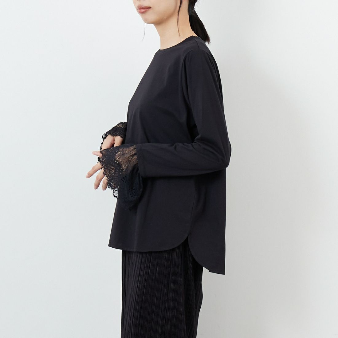 Maison de L'allure [メゾン ドゥ ラリュール] レースドッキング ロングスリーブTシャツ [M25132009] 09 BLACK &&モデル身長：162cm 着用サイズ：F&&