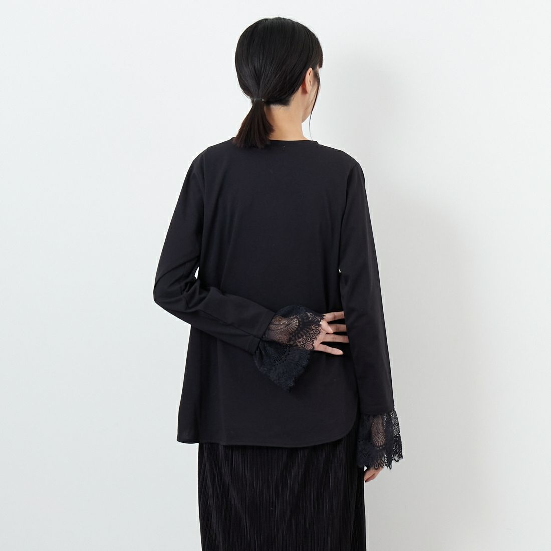 Maison de L'allure [メゾン ドゥ ラリュール] レースドッキング ロングスリーブTシャツ [M25132009] 09 BLACK &&モデル身長：162cm 着用サイズ：F&&