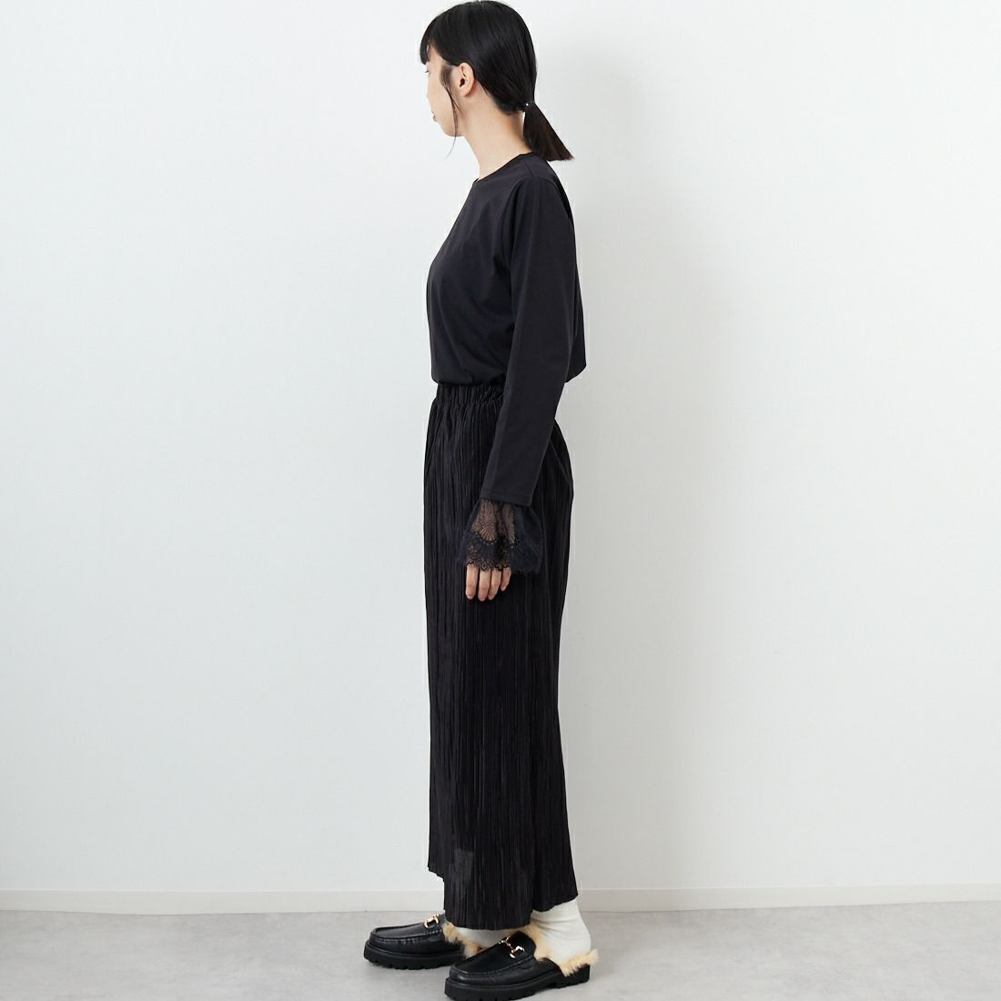 Maison de L'allure [メゾン ドゥ ラリュール] レースドッキング ロングスリーブTシャツ [M25132009] 09 BLACK &&モデル身長：162cm 着用サイズ：F&&