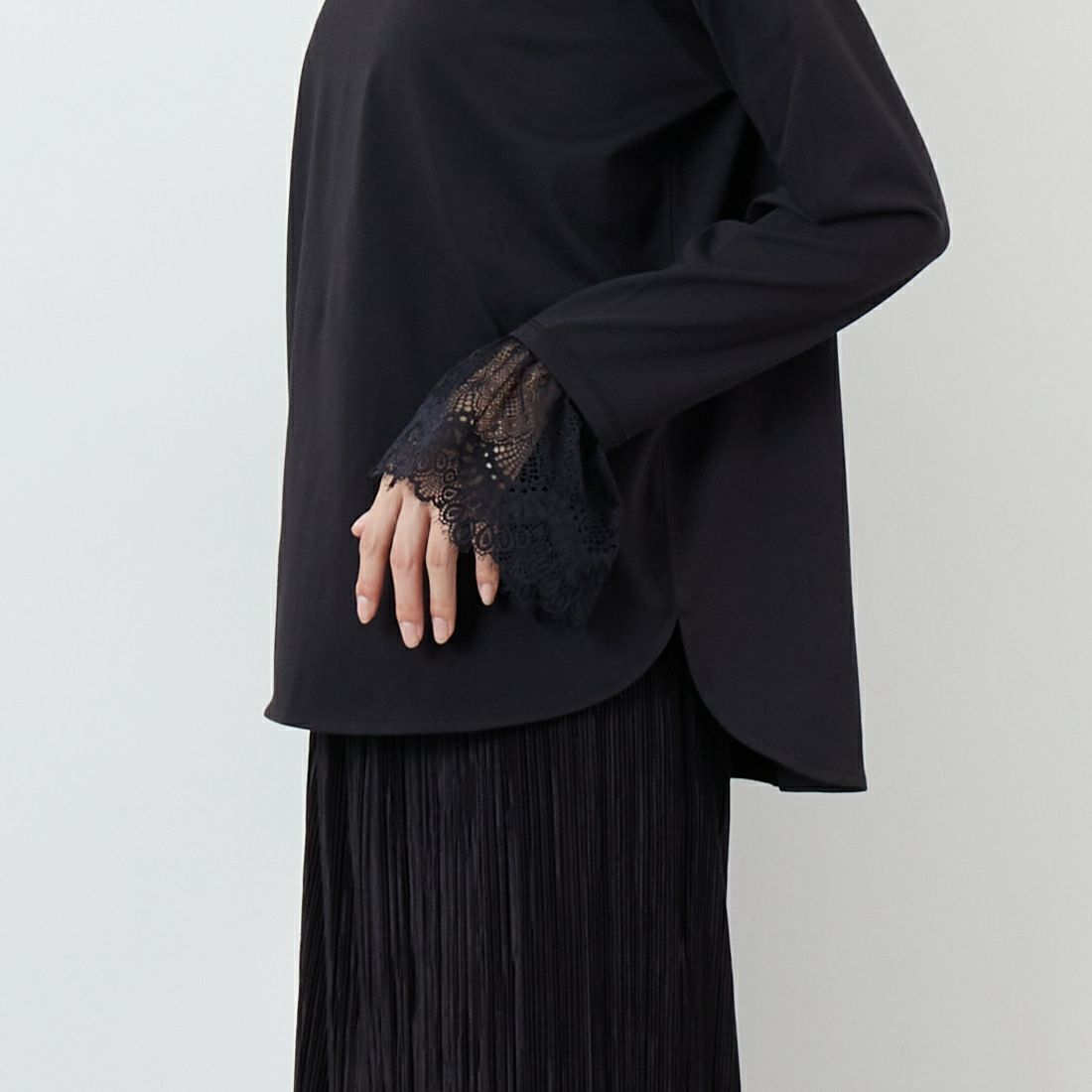 Maison de L'allure [メゾン ドゥ ラリュール] レースドッキング ロングスリーブTシャツ [M25132009] 09 BLACK &&モデル身長：162cm 着用サイズ：F&&