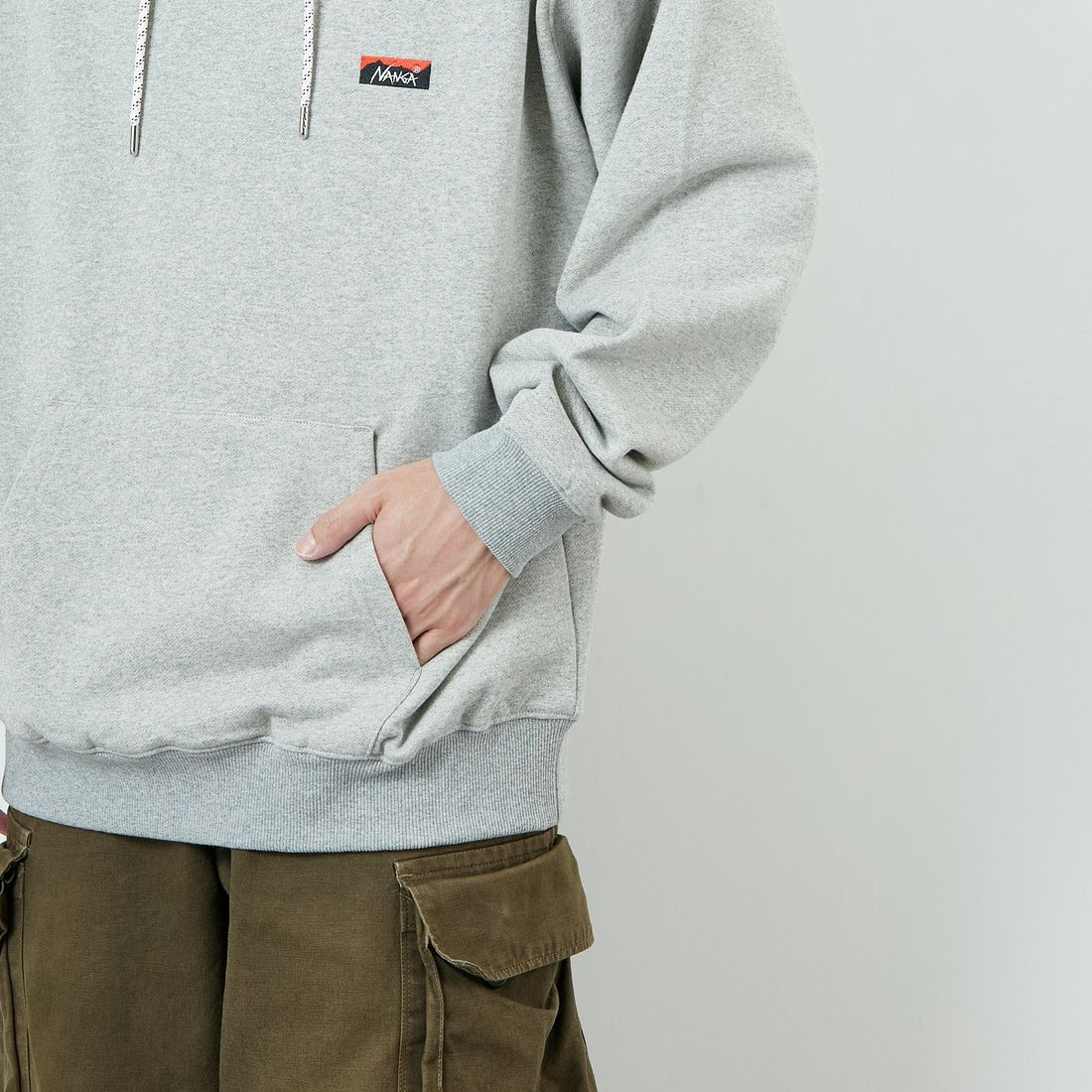 JEANSFACTORY × NANGA [ジーンズファクトリー × ナンガ] 別注 フードロゴ刺繍 スウェットパーカー [NW2504-JF] GRAY