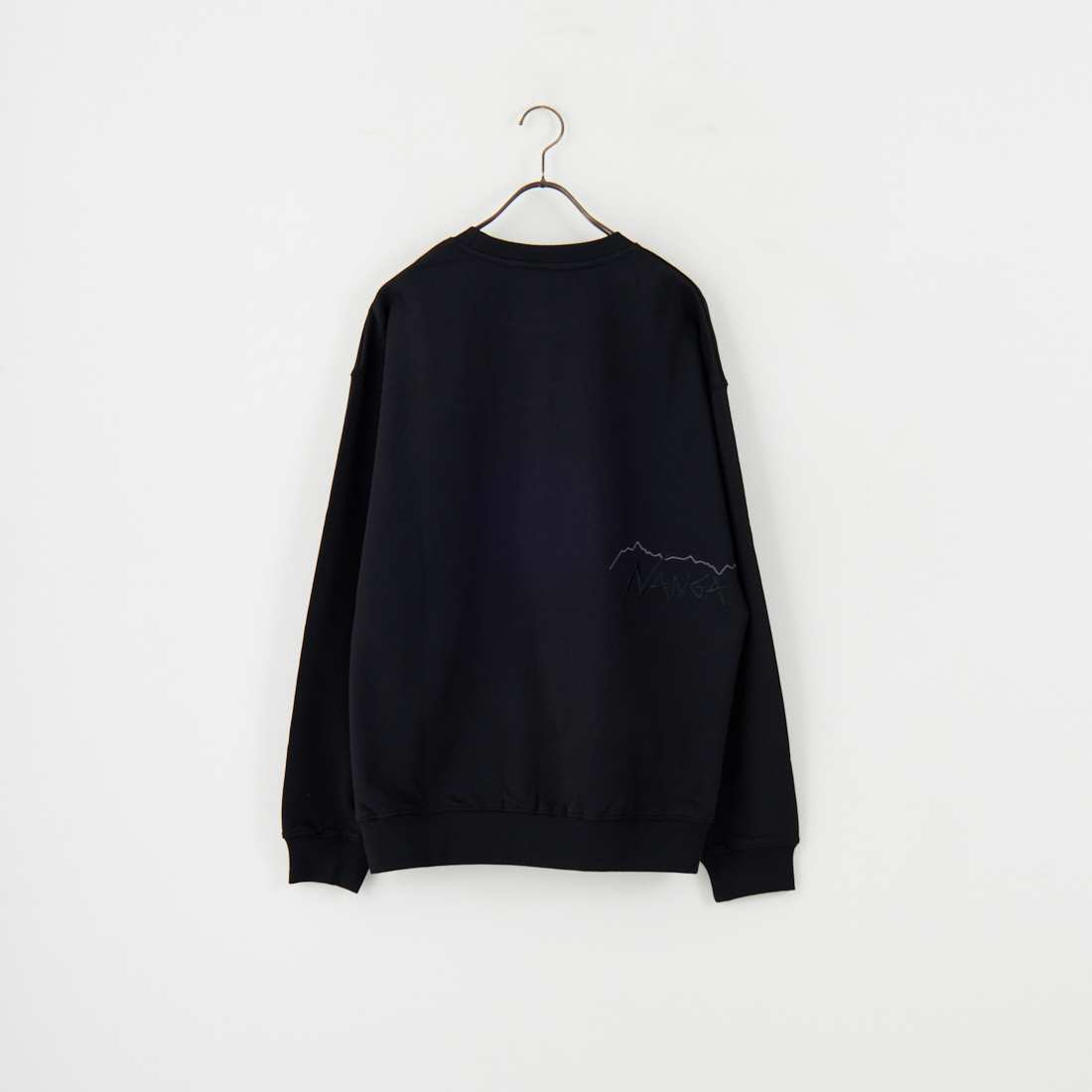 JEANSFACTORY × NANGA [ジーンズファクトリー × ナンガ] 別注 バック刺繍ロゴ クルーネックスウェット [NW2505-JF] BLACK