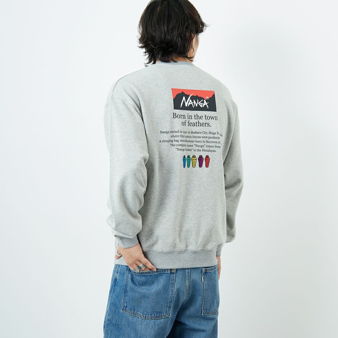 JEANSFACTORY × NANGA [ジーンズファクトリー × ナンガ] 別注 ヒストリーロゴ バックプリントスウェット [NW2506-JF] GRAY &&モデル身長：179cm 着用サイズ：L&&