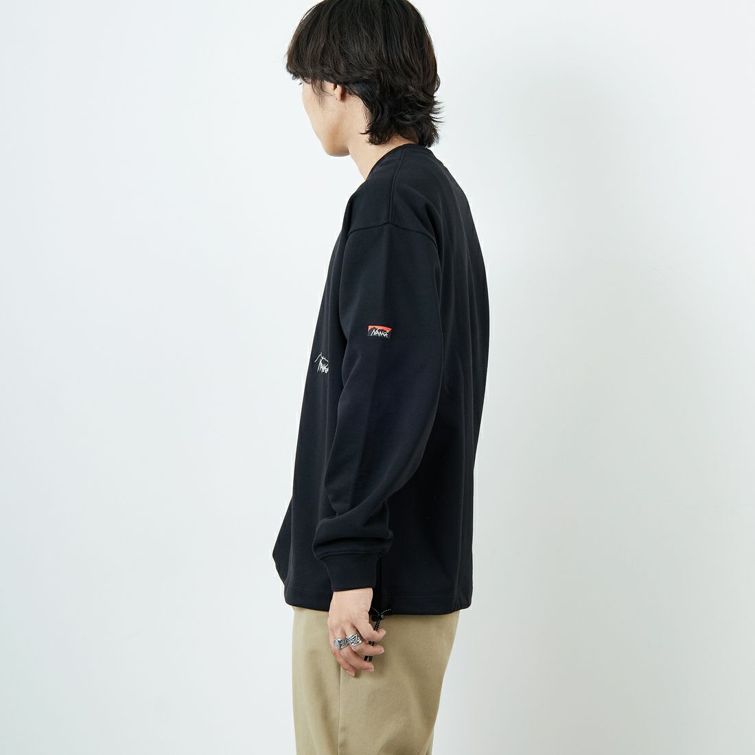 JEANSFACTORY × NANGA [ジーンズファクトリー × ナンガ] 別注 ワンポイント刺繍ロゴ ドローコードスウェット [NW2507-JF] BLACK &&モデル身長：179cm 着用サイズ：L&&