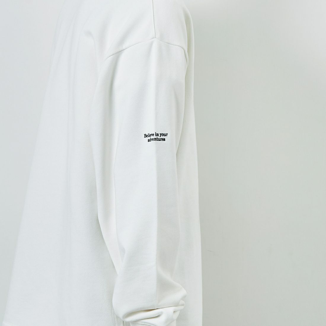 JEANSFACTORY × NANGA [ジーンズファクトリー × ナンガ] 別注 ワンポイント刺繍ロゴ ドローコードスウェット [NW2507-JF] WHITE &&モデル身長：168cm 着用サイズ：L&&