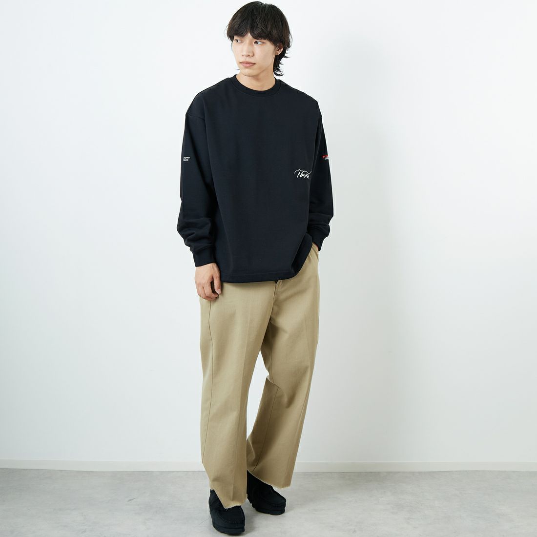 JEANSFACTORY × NANGA [ジーンズファクトリー × ナンガ] 別注 ワンポイント刺繍ロゴ ドローコードスウェット [NW2507-JF] BLACK &&モデル身長：179cm 着用サイズ：L&&