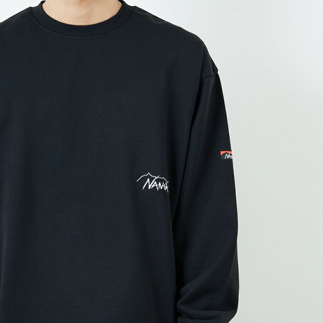 JEANSFACTORY × NANGA [ジーンズファクトリー × ナンガ] 別注 ワンポイント刺繍ロゴ ドローコードスウェット [NW2507-JF] BLACK &&モデル身長：179cm 着用サイズ：L&&