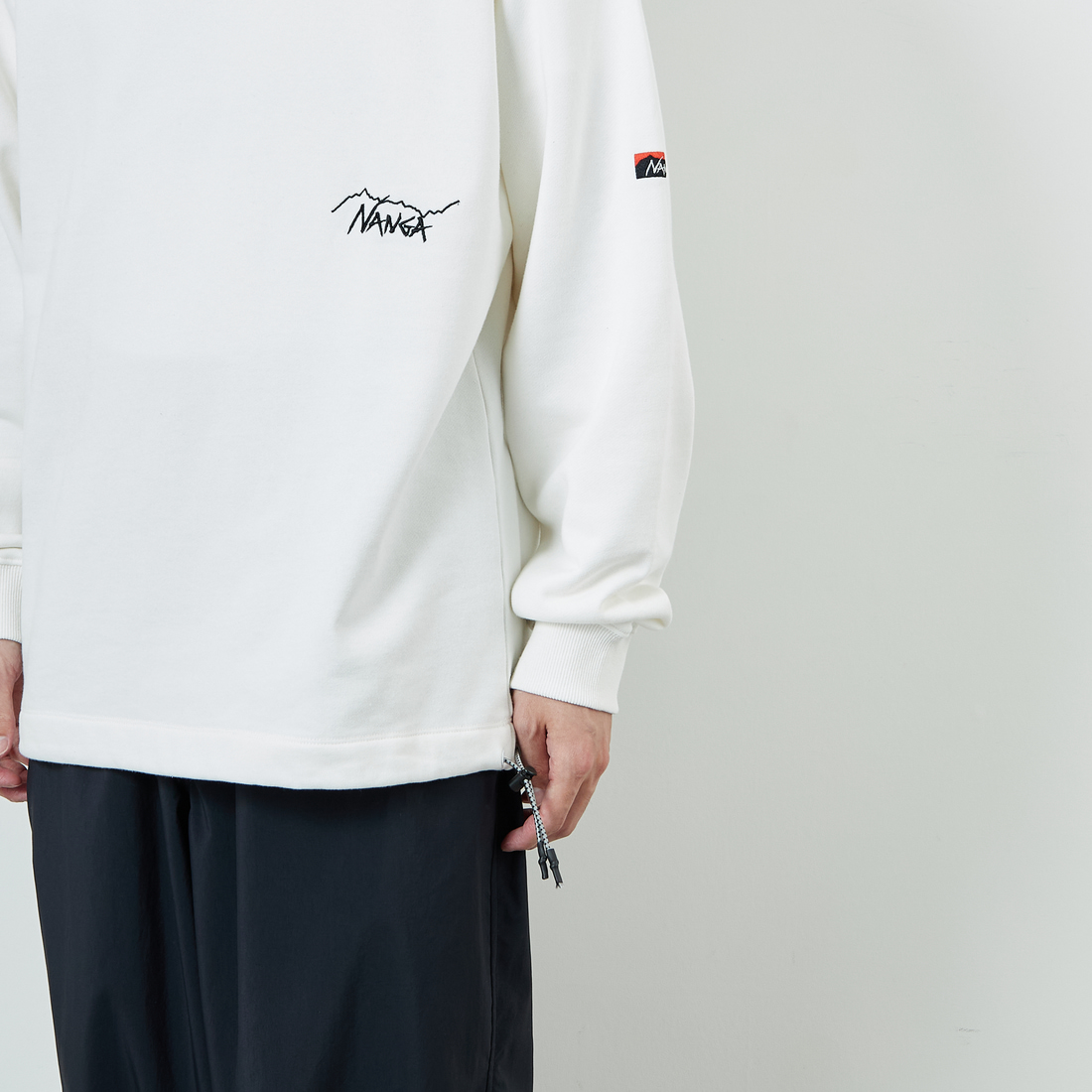 JEANSFACTORY × NANGA [ジーンズファクトリー × ナンガ] 別注 ワンポイント刺繍ロゴ ドローコードスウェット [NW2507-JF] WHITE