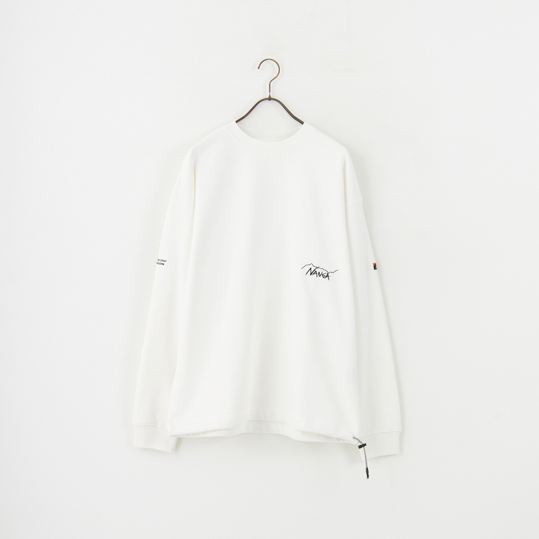 JEANSFACTORY × NANGA [ジーンズファクトリー × ナンガ] 別注 ワンポイント刺繍ロゴ ドローコードスウェット [NW2507-JF] WHITE