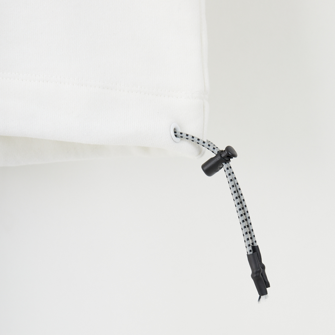 JEANSFACTORY × NANGA [ジーンズファクトリー × ナンガ] 別注 ワンポイント刺繍ロゴ ドローコードスウェット [NW2507-JF] WHITE