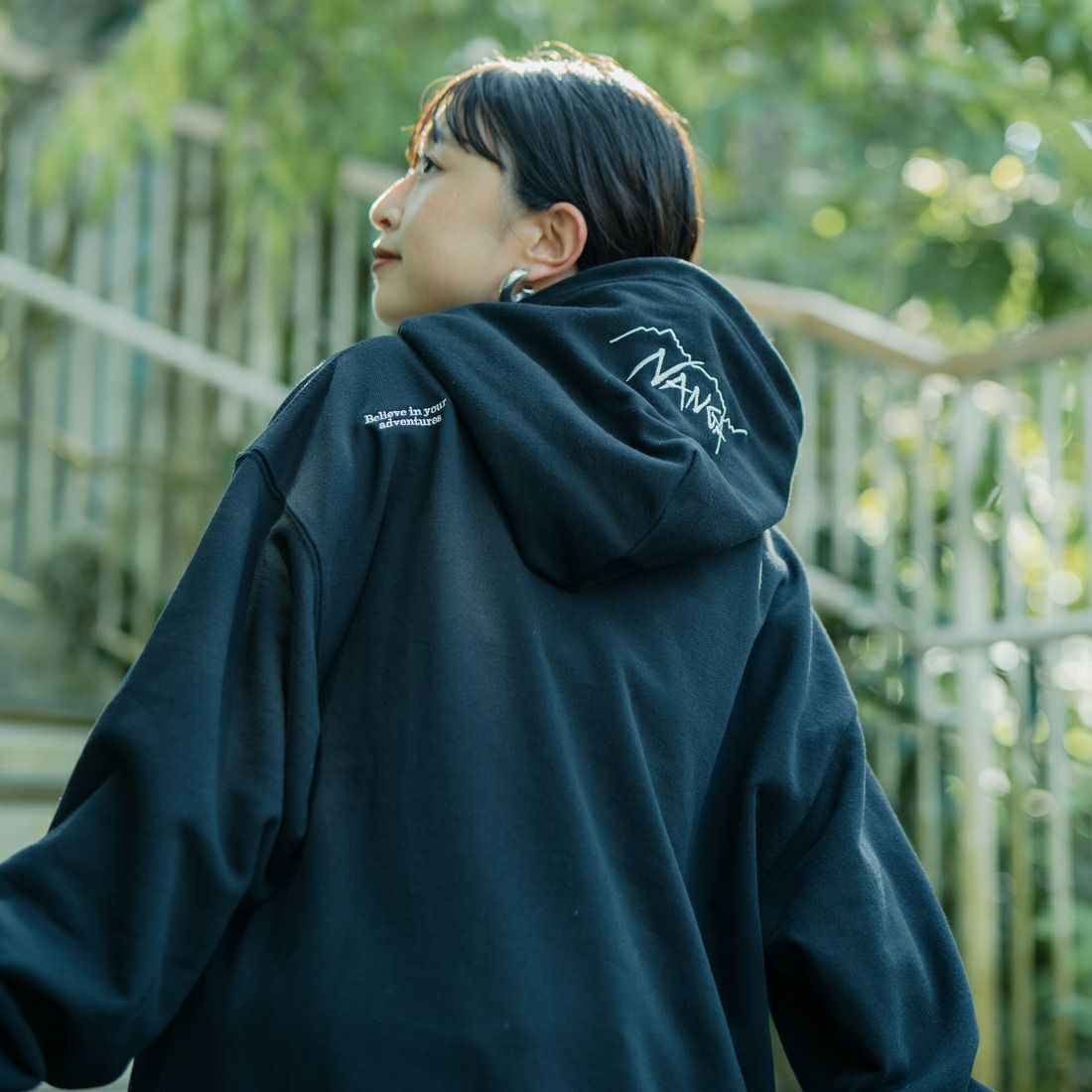 JEANSFACTORY × NANGA [ジーンズファクトリー × ナンガ] 別注 フードロゴ刺繍 スウェットパーカー [NW2504-JF] BLACK