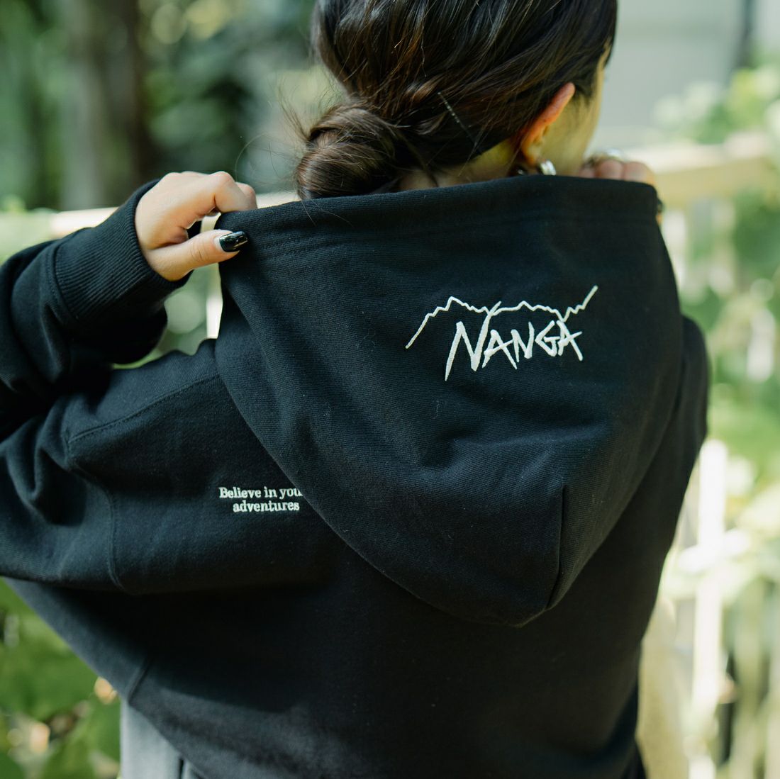JEANSFACTORY × NANGA [ジーンズファクトリー × ナンガ] 別注 フードロゴ刺繍 スウェットパーカー [NW2504-JF] BLACK
