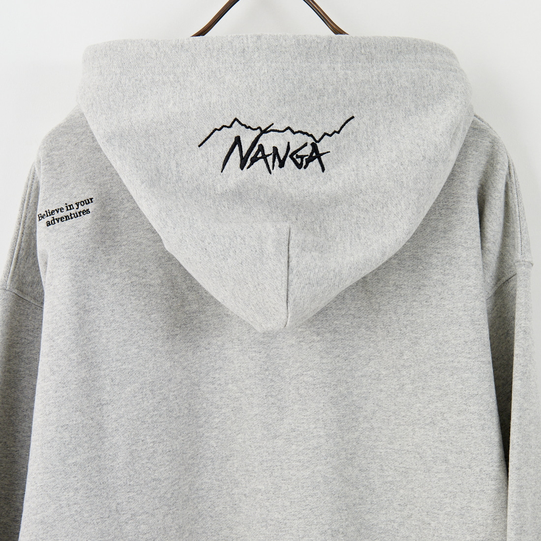 JEANSFACTORY × NANGA [ジーンズファクトリー × ナンガ] 別注 フードロゴ刺繍 スウェットパーカー [NW2504-JF] GRAY