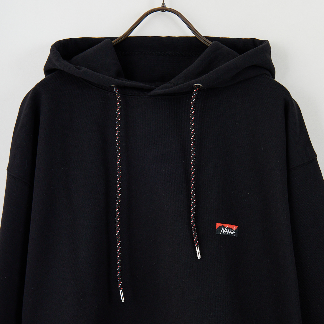 JEANSFACTORY × NANGA [ジーンズファクトリー × ナンガ] 別注 フードロゴ刺繍 スウェットパーカー [NW2504-JF] BLACK