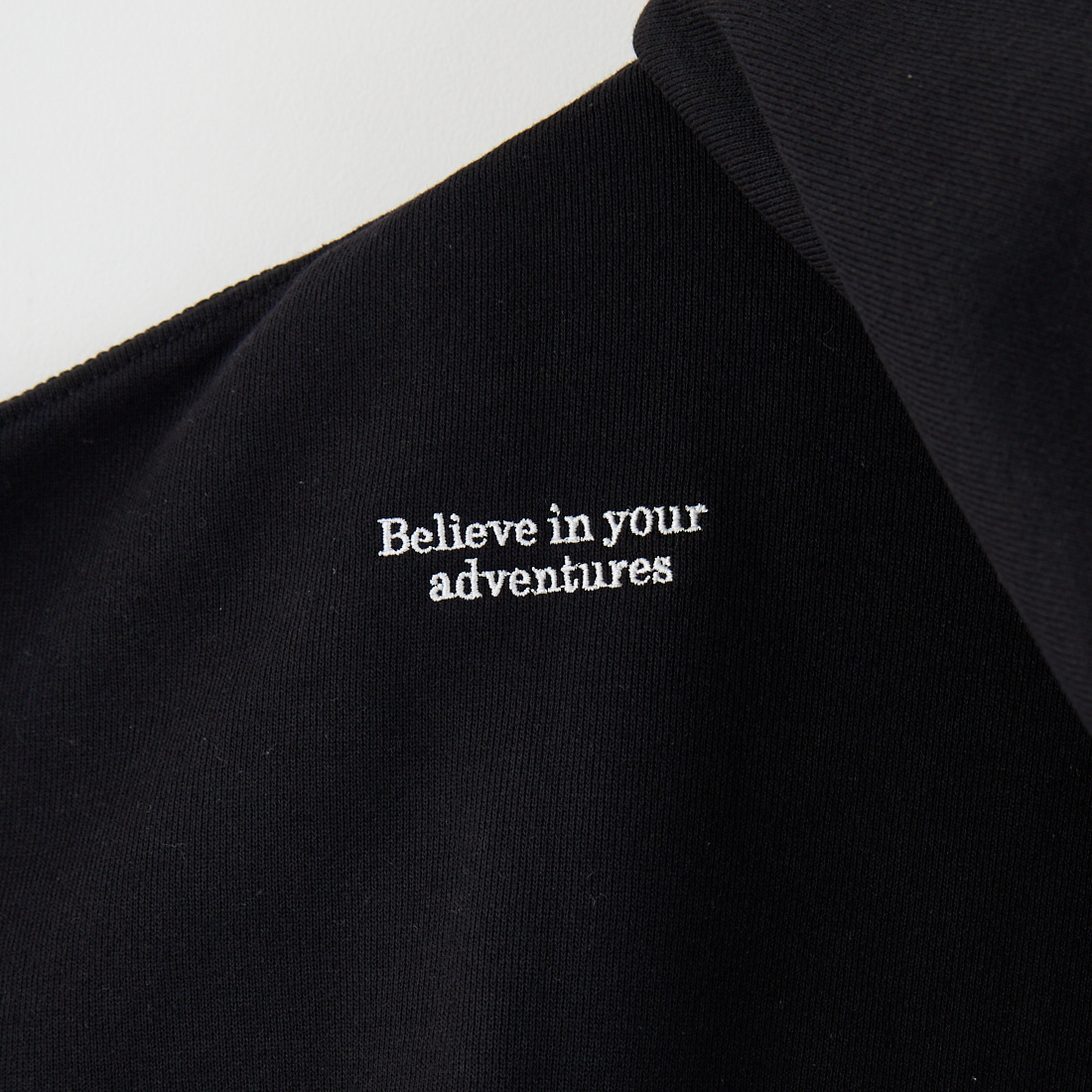 JEANSFACTORY × NANGA [ジーンズファクトリー × ナンガ] 別注 フードロゴ刺繍 スウェットパーカー [NW2504-JF] BLACK