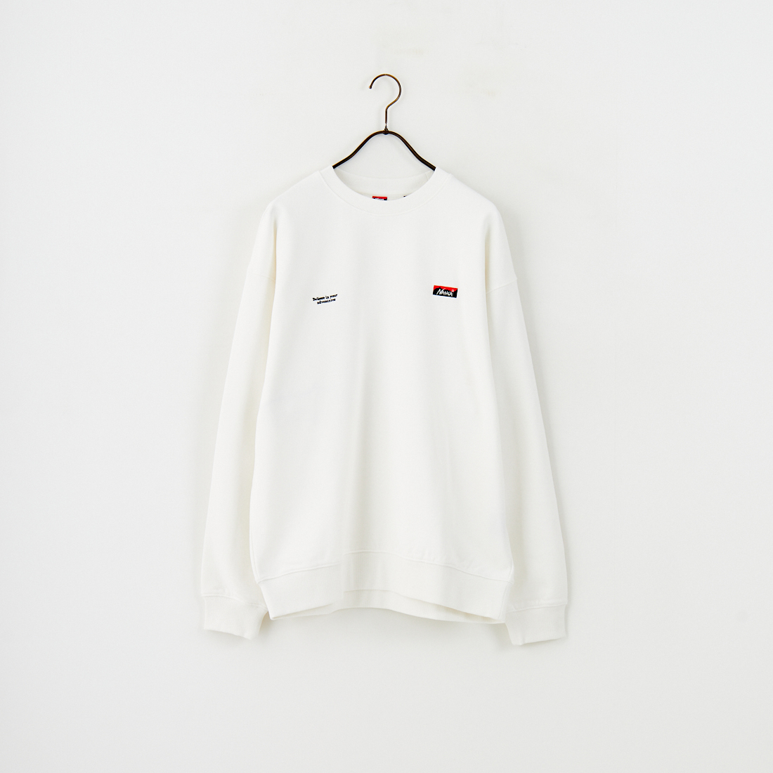 JEANSFACTORY × NANGA [ジーンズファクトリー × ナンガ] 別注 バック刺繍ロゴ クルーネックスウェット [NW2505-JF] WHITE