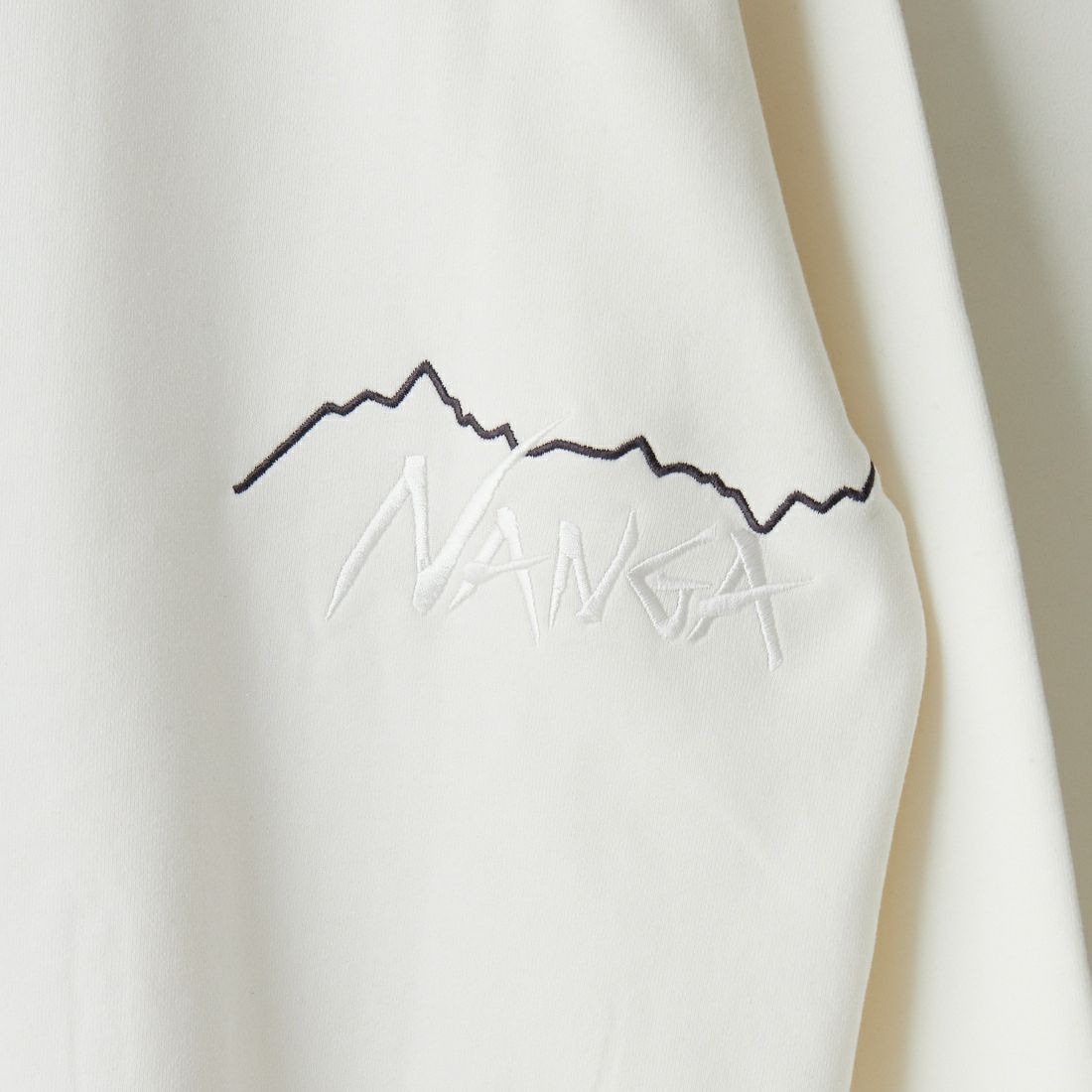 JEANSFACTORY × NANGA [ジーンズファクトリー × ナンガ] 別注 バック刺繍ロゴ クルーネックスウェット [NW2505-JF] WHITE