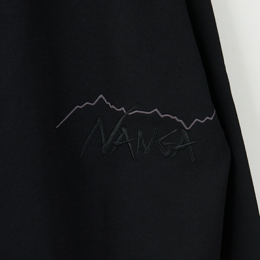 JEANSFACTORY × NANGA [ジーンズファクトリー × ナンガ] 別注 バック刺繍ロゴ クルーネックスウェット [NW2505-JF] BLACK