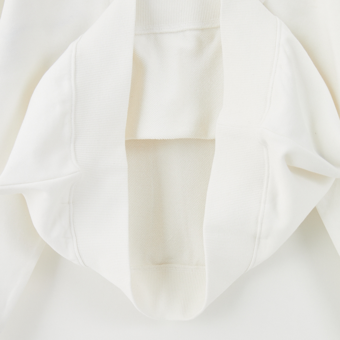 JEANSFACTORY × NANGA [ジーンズファクトリー × ナンガ] 別注 バック刺繍ロゴ クルーネックスウェット [NW2505-JF] WHITE