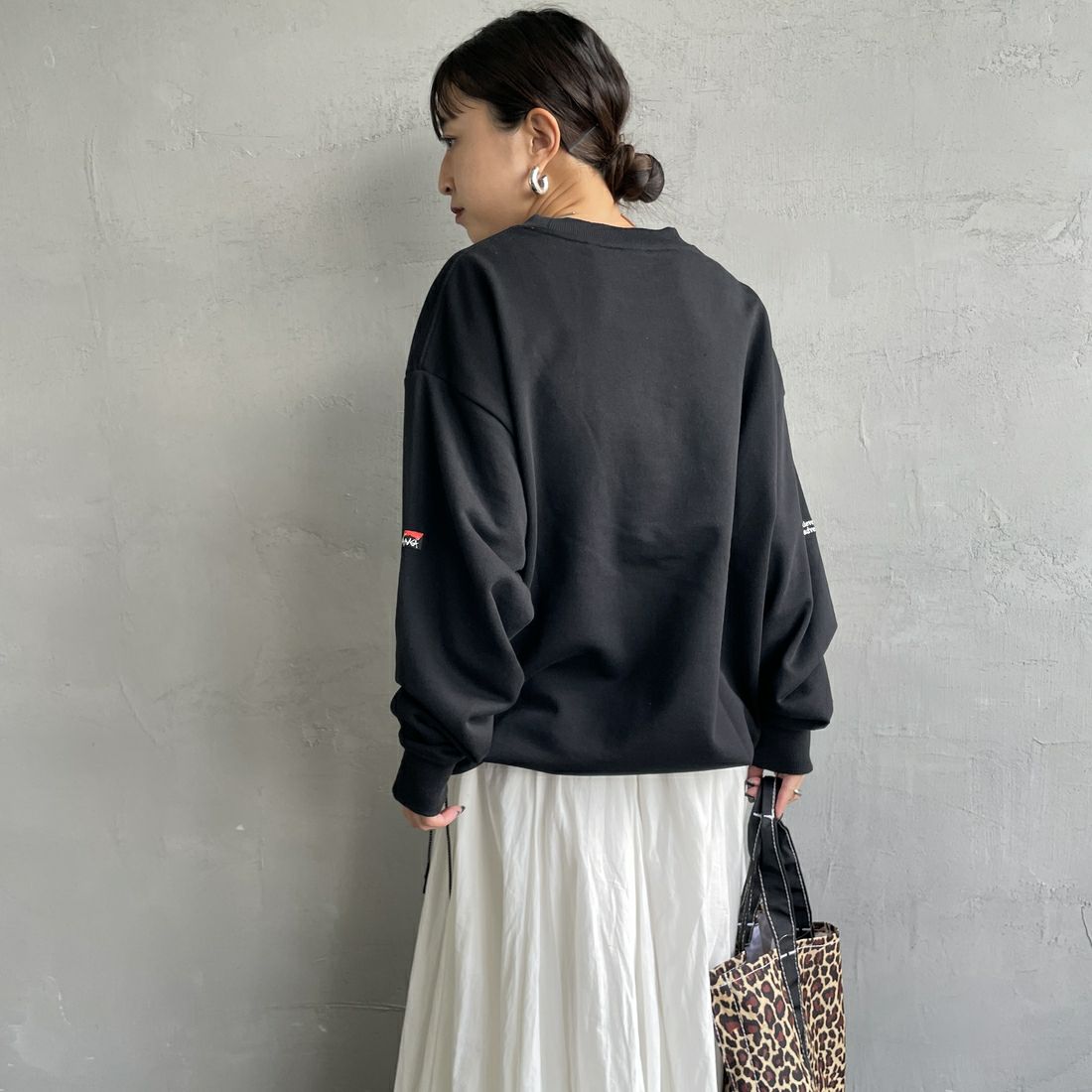 JEANSFACTORY × NANGA [ジーンズファクトリー × ナンガ] 別注 ワンポイント刺繍ロゴ ドローコードスウェット [NW2507-JF] BLACK &&モデル身長：150cm 着用サイズ：S&&