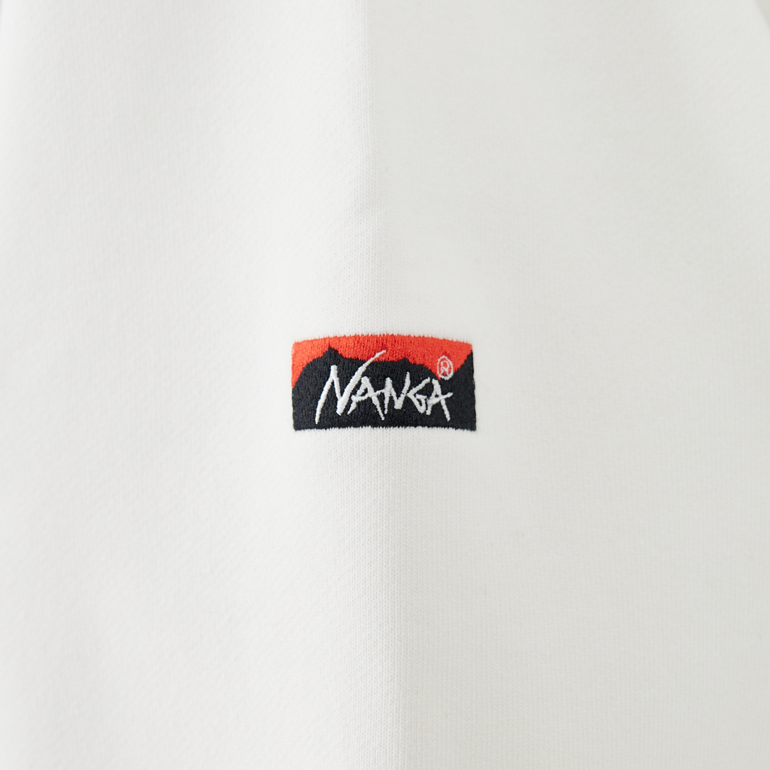 JEANSFACTORY × NANGA [ジーンズファクトリー × ナンガ] 別注 ワンポイント刺繍ロゴ ドローコードスウェット [NW2507-JF] WHITE