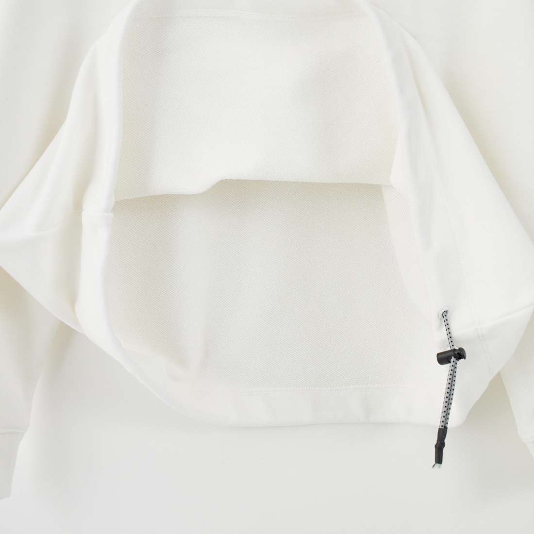 JEANSFACTORY × NANGA [ジーンズファクトリー × ナンガ] 別注 ワンポイント刺繍ロゴ ドローコードスウェット [NW2507-JF] WHITE