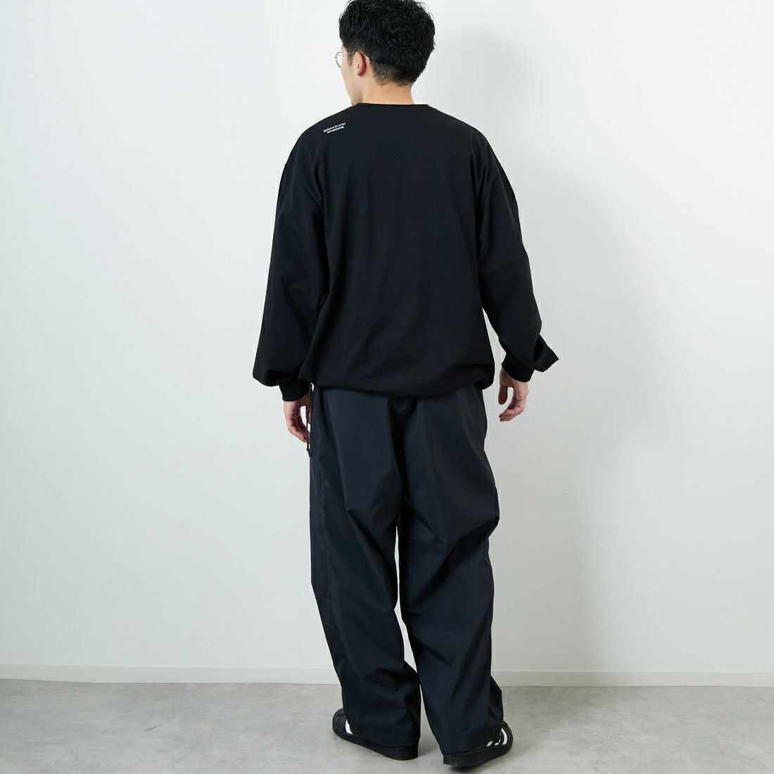 JEANSFACTORY × NANGA [ジーンズファクトリー × ナンガ] 別注 ドローコードポケット ロングスリーブTシャツ [NW2501-JF] BLACK &&モデル身長：168cm 着用サイズ：L&&