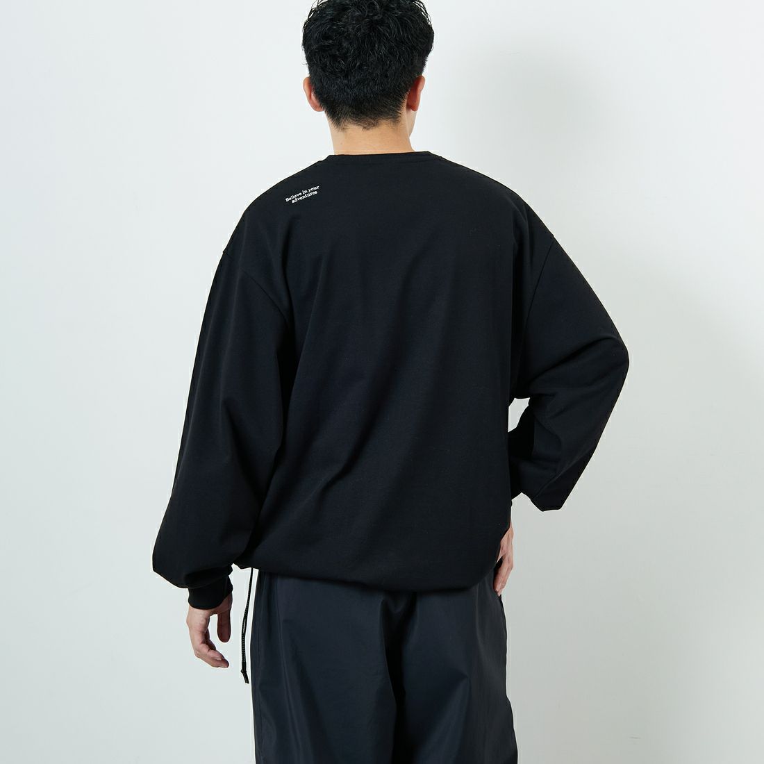 JEANSFACTORY × NANGA [ジーンズファクトリー × ナンガ] 別注 ドローコードポケット ロングスリーブTシャツ [NW2501-JF] BLACK &&モデル身長：168cm 着用サイズ：L&&