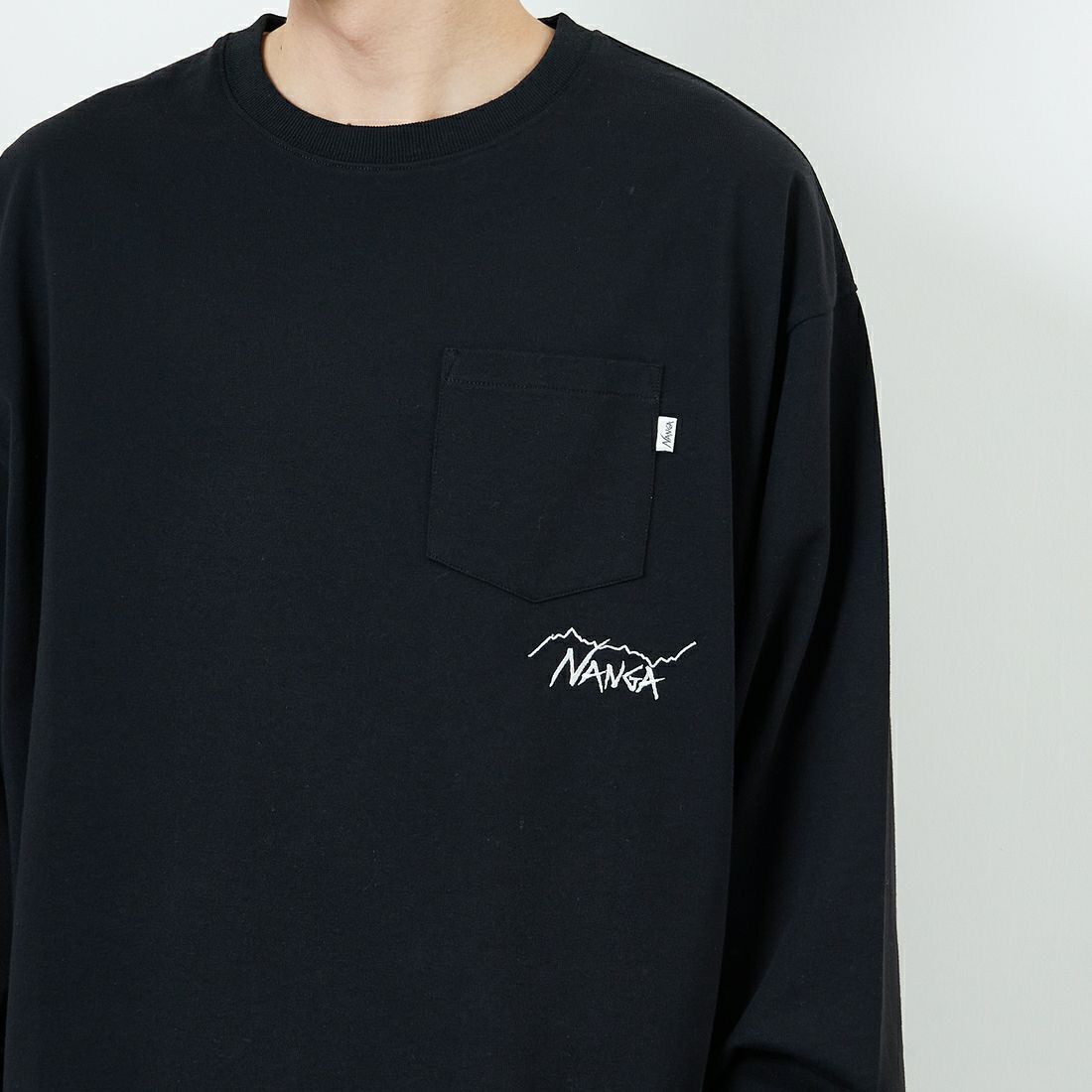 JEANSFACTORY × NANGA [ジーンズファクトリー × ナンガ] 別注 ドローコードポケット ロングスリーブTシャツ [NW2501-JF] BLACK &&モデル身長：168cm 着用サイズ：L&&