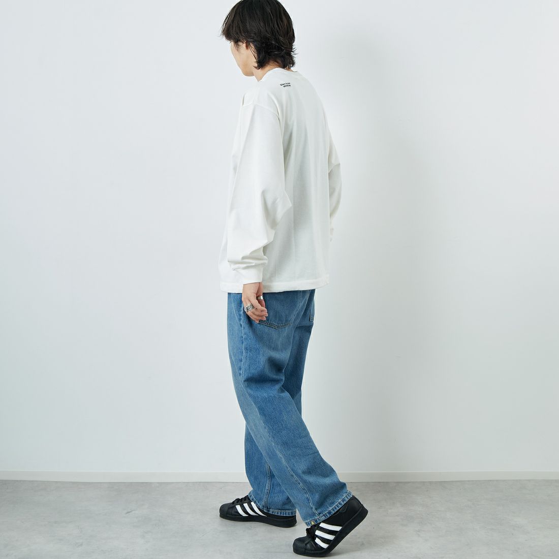 JEANSFACTORY × NANGA [ジーンズファクトリー × ナンガ] 別注 ドローコードポケット ロングスリーブTシャツ [NW2501-JF] WHITE &&モデル身長：179cm 着用サイズ：L&&