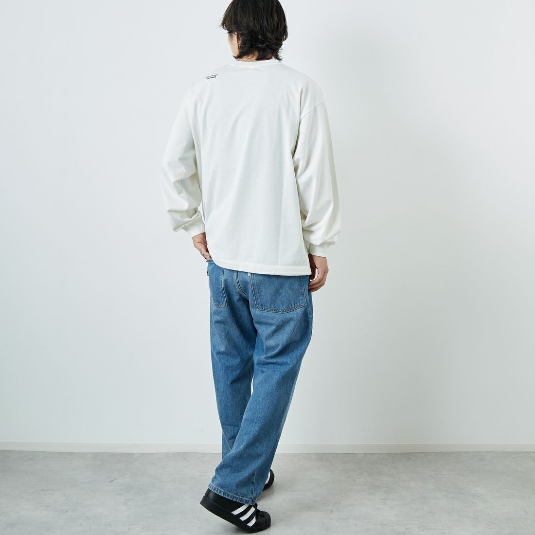 JEANSFACTORY × NANGA [ジーンズファクトリー × ナンガ] 別注 ドローコードポケット ロングスリーブTシャツ [NW2501-JF] WHITE &&モデル身長：179cm 着用サイズ：L&&