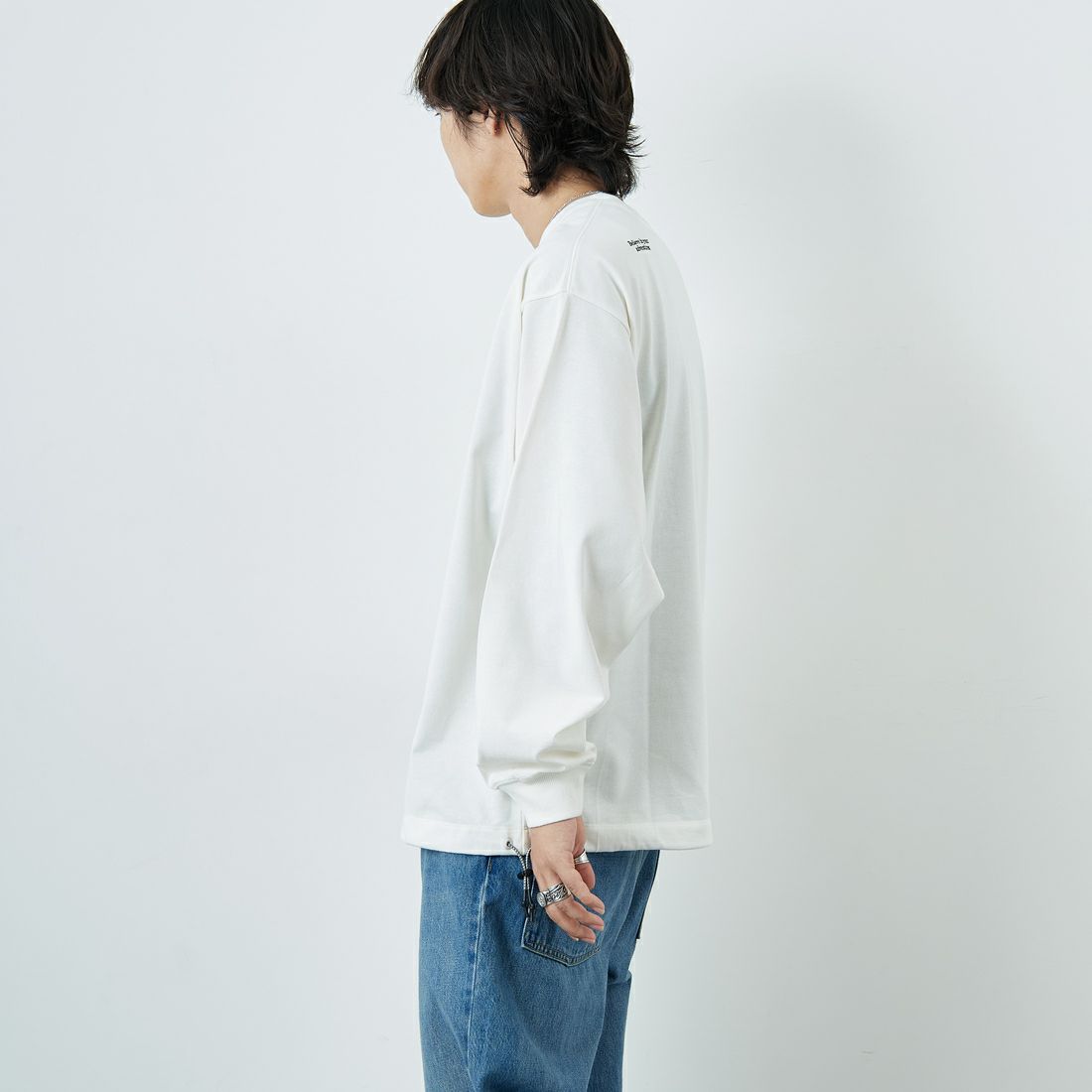 JEANSFACTORY × NANGA [ジーンズファクトリー × ナンガ] 別注 ドローコードポケット ロングスリーブTシャツ [NW2501-JF] WHITE &&モデル身長：179cm 着用サイズ：L&&