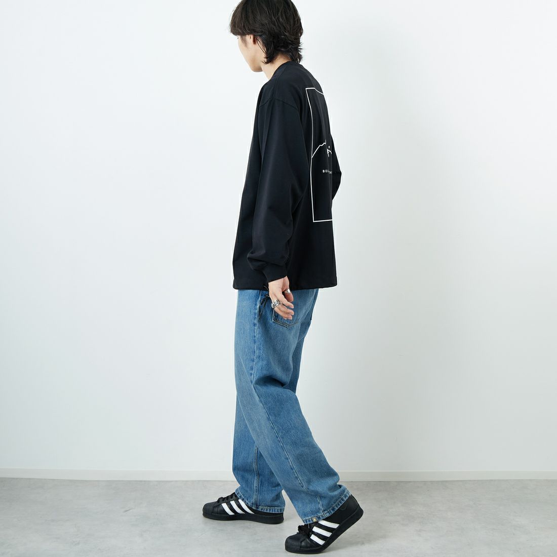 JEANSFACTORY × NANGA [ジーンズファクトリー × ナンガ] 別注 ブランドロゴ バックプリント ドローコード ロングスリーブTシャツ [NW2502-JF] BLACK &&モデル身長：179cm 着用サイズ：L&&