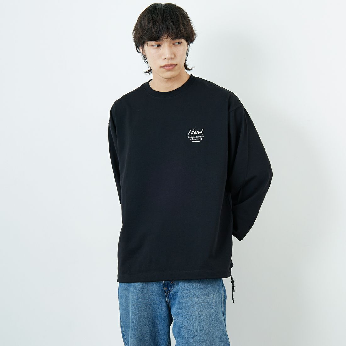 JEANSFACTORY × NANGA [ジーンズファクトリー × ナンガ] 別注 ブランドロゴ バックプリント ドローコード ロングスリーブTシャツ [NW2502-JF] BLACK &&モデル身長：179cm 着用サイズ：L&&