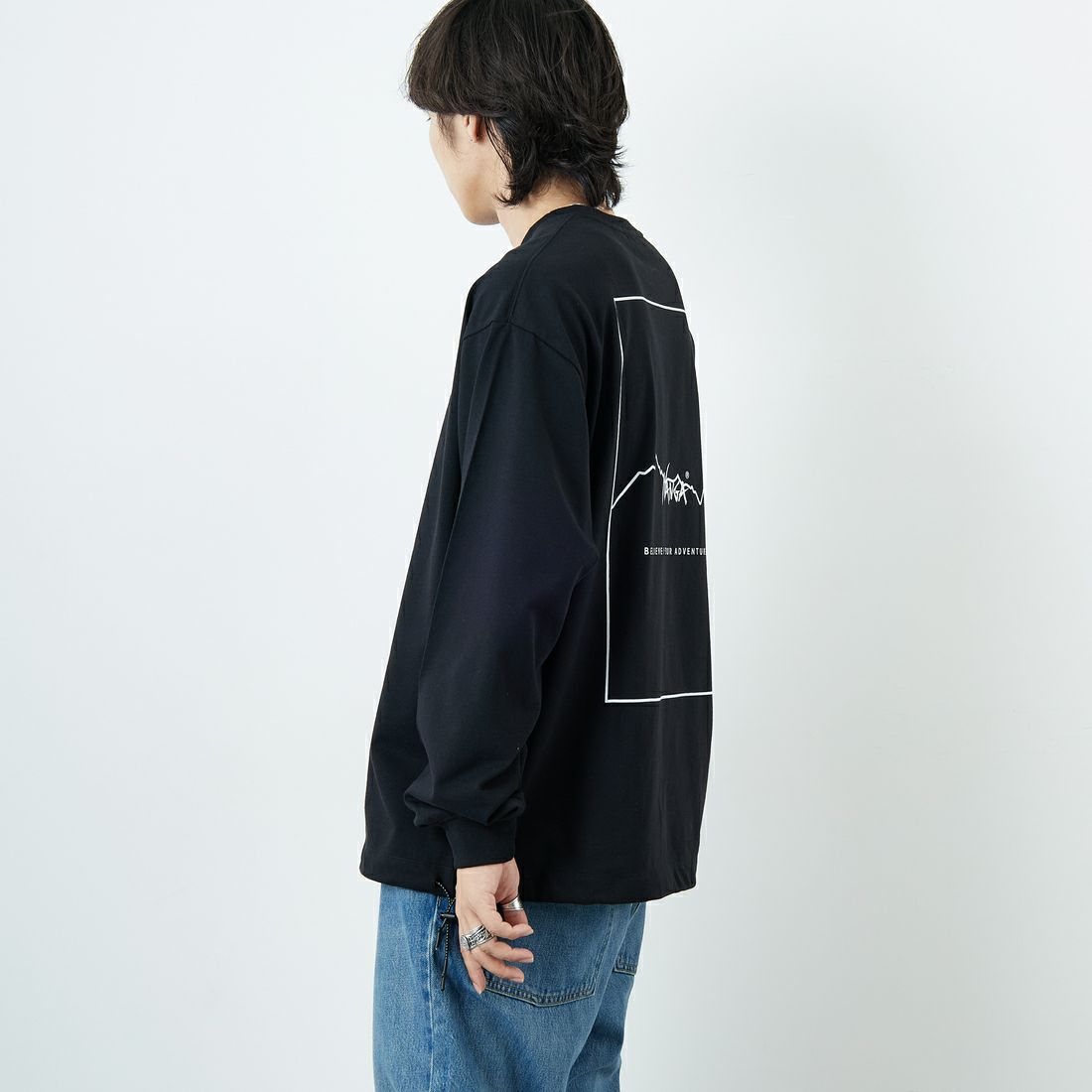 JEANSFACTORY × NANGA [ジーンズファクトリー × ナンガ] 別注 ブランドロゴ バックプリント ドローコード ロングスリーブTシャツ [NW2502-JF] BLACK &&モデル身長：179cm 着用サイズ：L&&