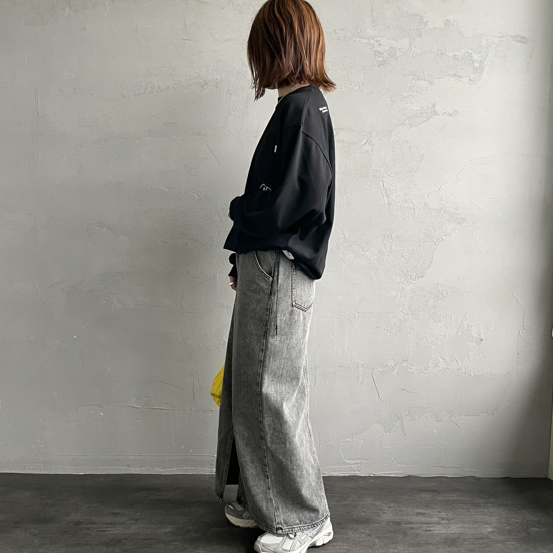 JEANSFACTORY × NANGA [ジーンズファクトリー × ナンガ] 別注 ドローコードポケット ロングスリーブTシャツ [NW2501-JF] BLACK &&モデル身長：158cm 着用サイズ：S&&