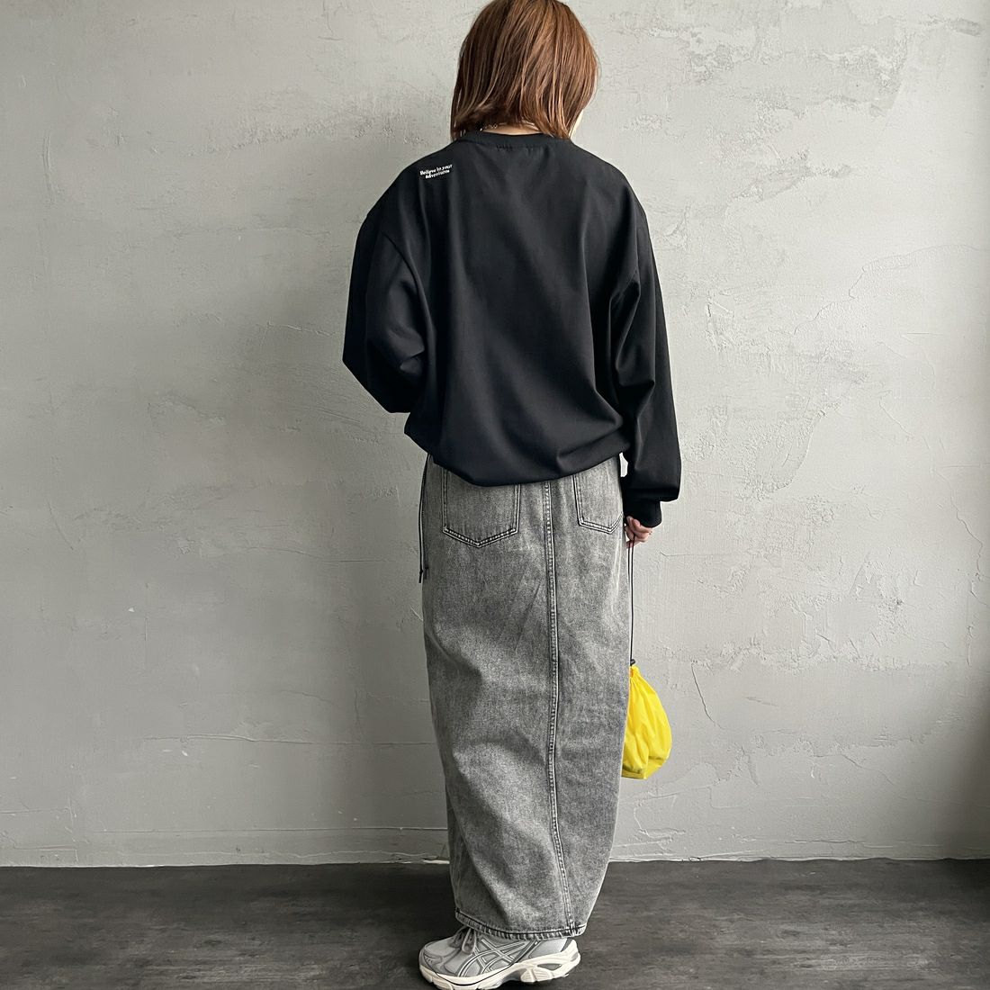 JEANSFACTORY × NANGA [ジーンズファクトリー × ナンガ] 別注 ドローコードポケット ロングスリーブTシャツ [NW2501-JF] BLACK &&モデル身長：158cm 着用サイズ：S&&