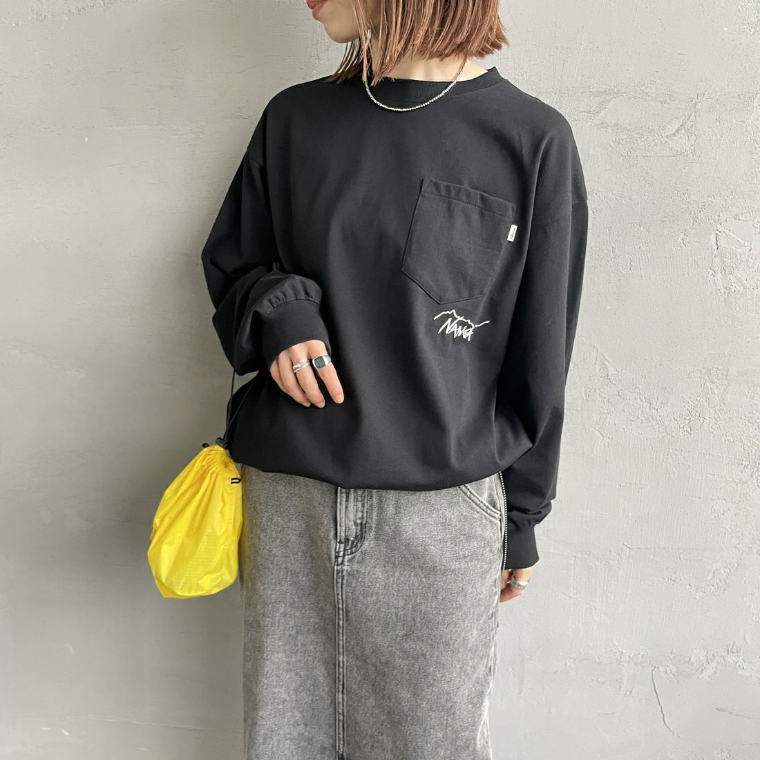 JEANSFACTORY × NANGA [ジーンズファクトリー × ナンガ] 別注 ドローコードポケット ロングスリーブTシャツ [NW2501-JF] BLACK &&モデル身長：158cm 着用サイズ：S&&