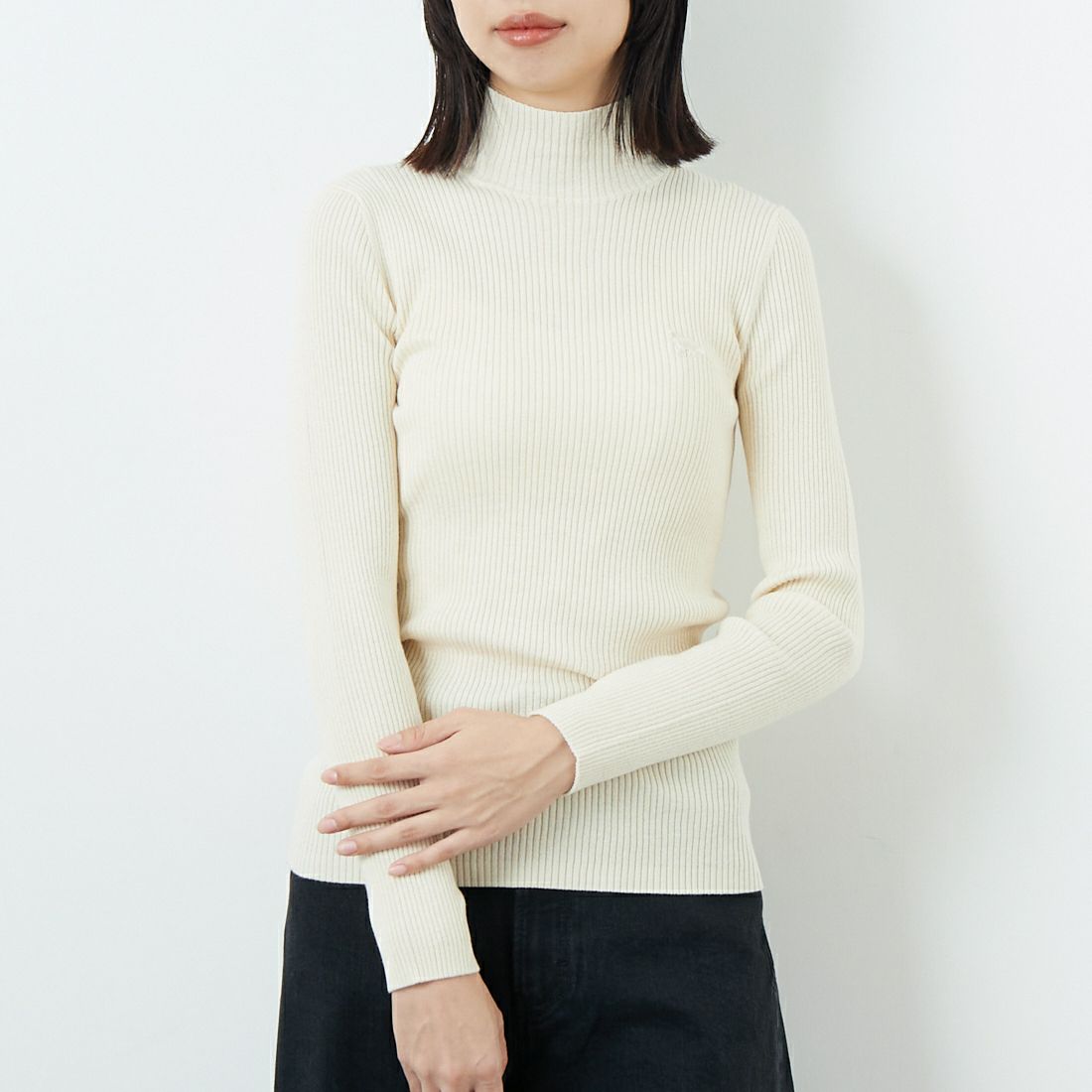 MAISON KITSUNE [メゾン キツネ] ベビーフォックス ファインウールリブタートルネックジャンパー [PW00809KT1155] 0383 ECRU &&モデル身長：162cm 着用サイズ：S&&