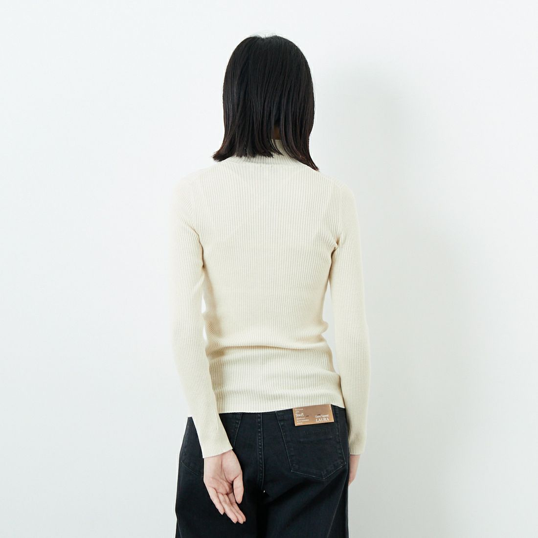 MAISON KITSUNE [メゾン キツネ] ベビーフォックス ファインウールリブタートルネックジャンパー [PW00809KT1155] 0383 ECRU &&モデル身長：162cm 着用サイズ：S&&