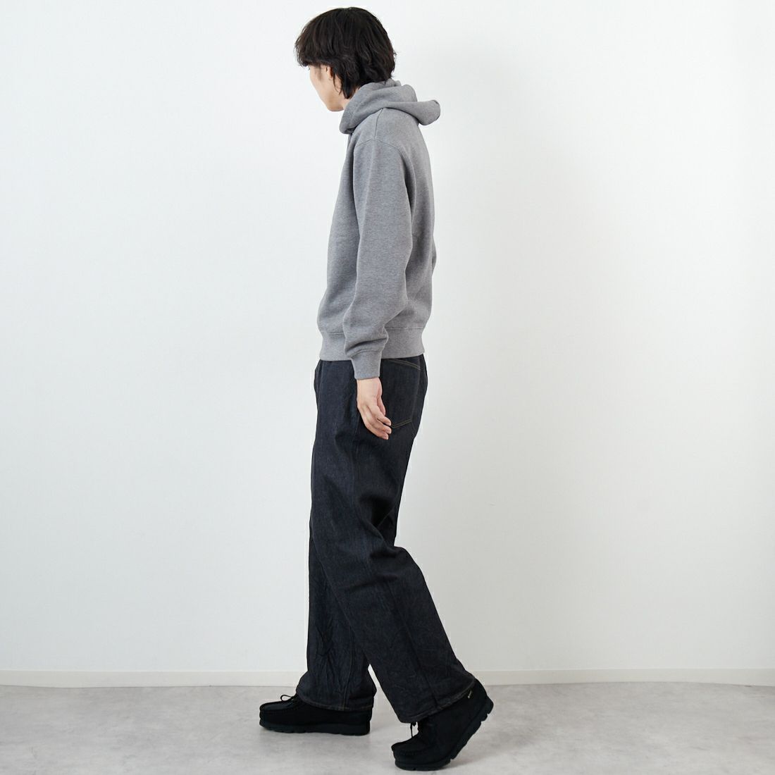 MAISON KITSUNE [メゾン キツネ] PILLAR コンフォートフーディ [PM00701KM0341] H131 M.GRE &&モデル身長：179cm 着用サイズ：S&&