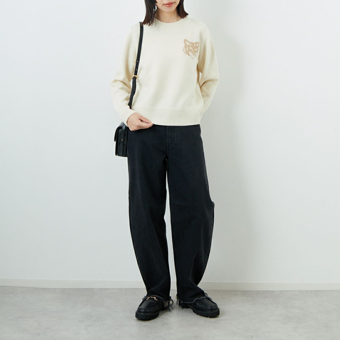 MAISON KITSUNE [メゾン キツネ] フォックスヘッド インターシャメリノジャンパー [NW00808KM0329] 0395 ECRU/ &&モデル身長：162cm 着用サイズ：S&&