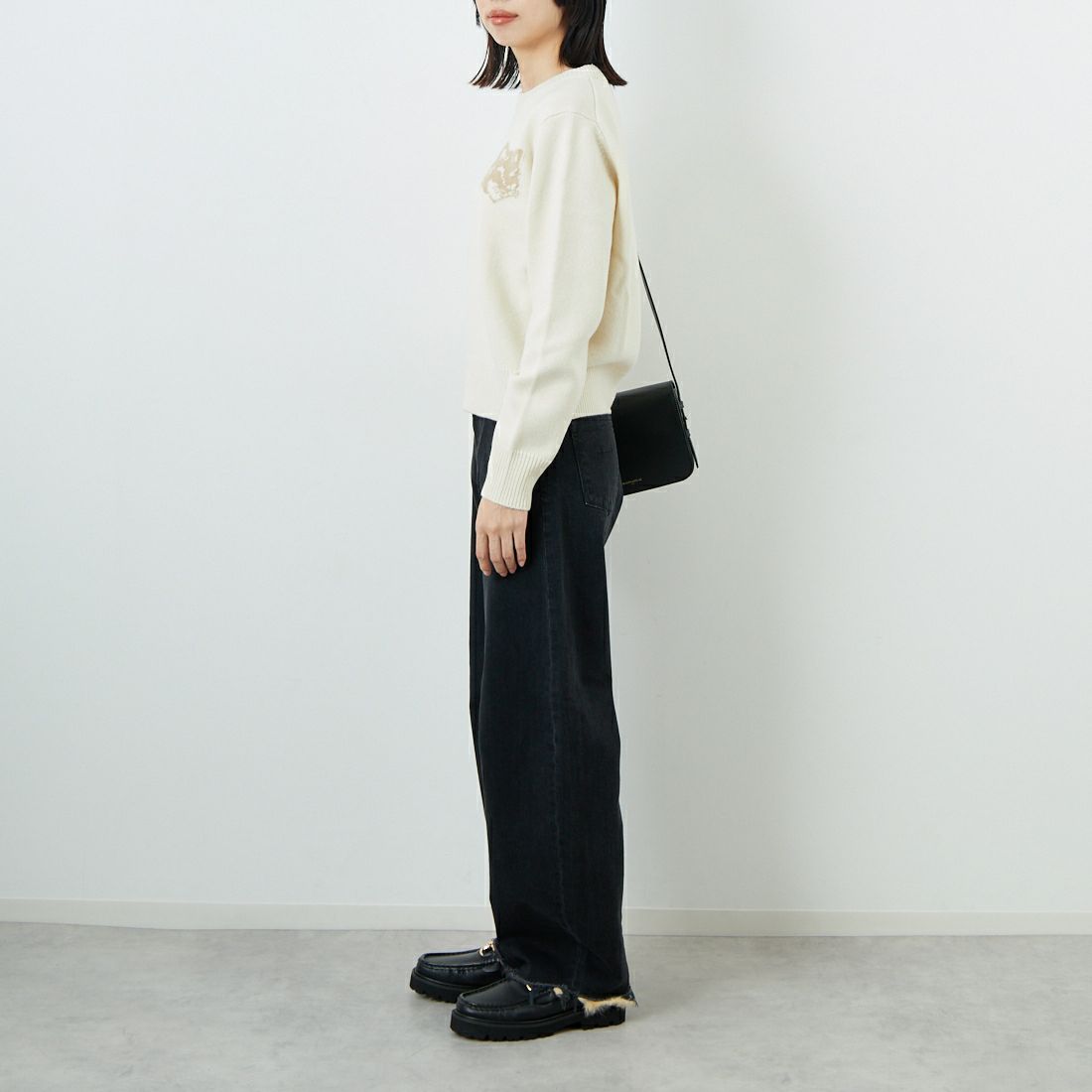 MAISON KITSUNE [メゾン キツネ] フォックスヘッド インターシャメリノジャンパー [NW00808KM0329] 0395 ECRU/ &&モデル身長：162cm 着用サイズ：S&&