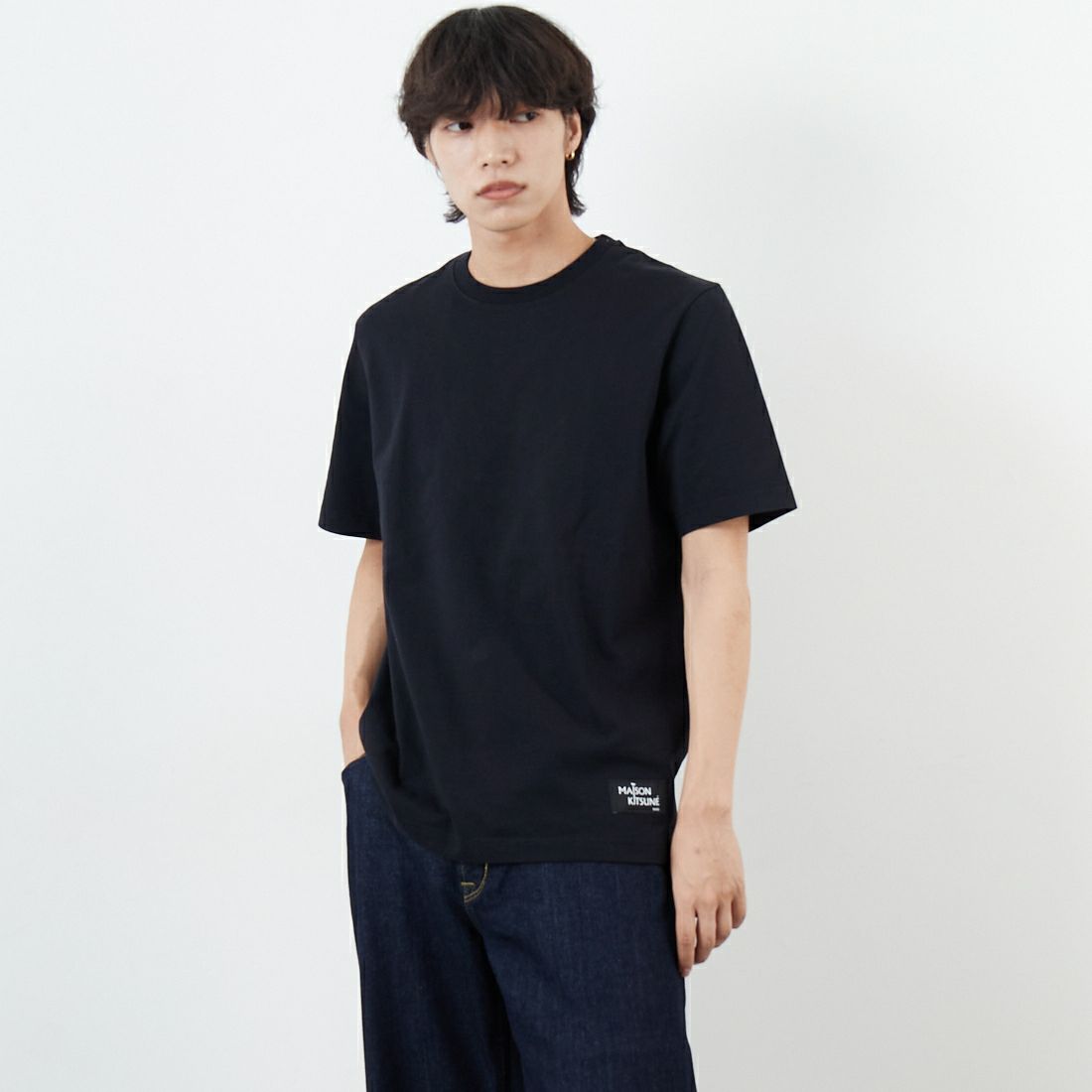 MAISON KITSUNE [メゾン キツネ] CROSSWORD コンフォートTシャツ [PM00112KJ7025] P199 BLACK &&モデル身長：179cm 着用サイズ：S&&