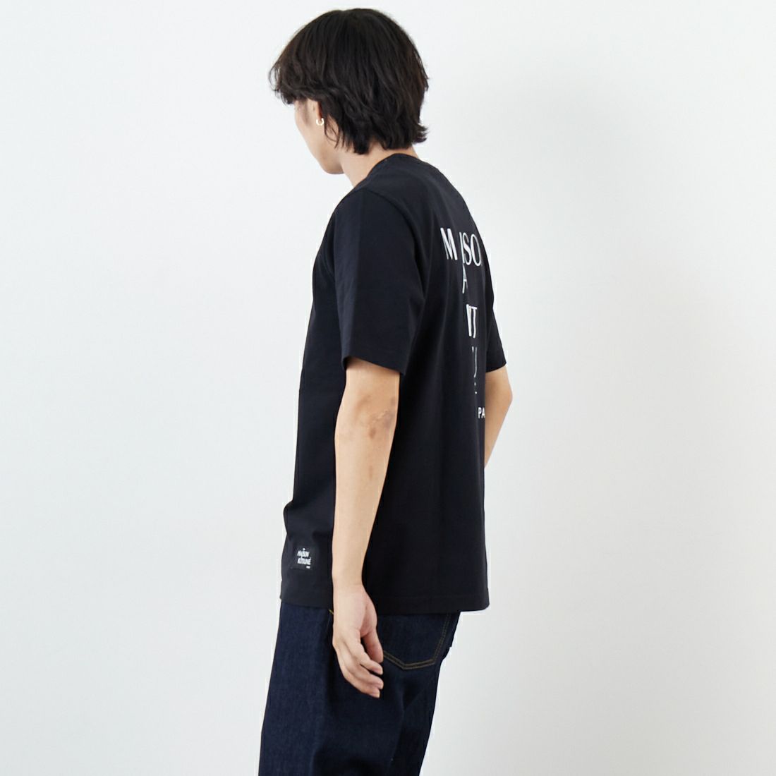 MAISON KITSUNE [メゾン キツネ] CROSSWORD コンフォートTシャツ [PM00112KJ7025] P199 BLACK &&モデル身長：179cm 着用サイズ：S&&