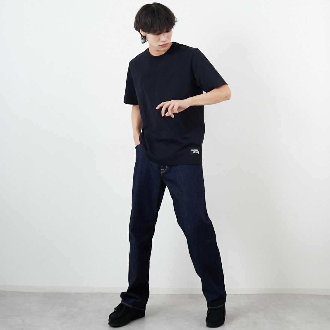 MAISON KITSUNE [メゾン キツネ] CROSSWORD コンフォートTシャツ [PM00112KJ7025] P199 BLACK &&モデル身長：179cm 着用サイズ：S&&