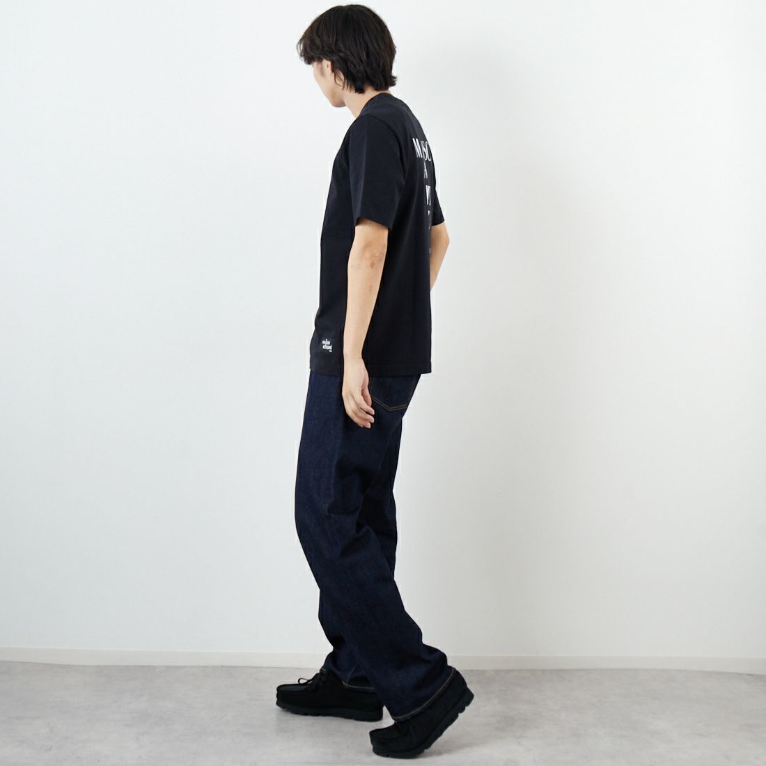 MAISON KITSUNE [メゾン キツネ] CROSSWORD コンフォートTシャツ [PM00112KJ7025] P199 BLACK &&モデル身長：179cm 着用サイズ：S&&